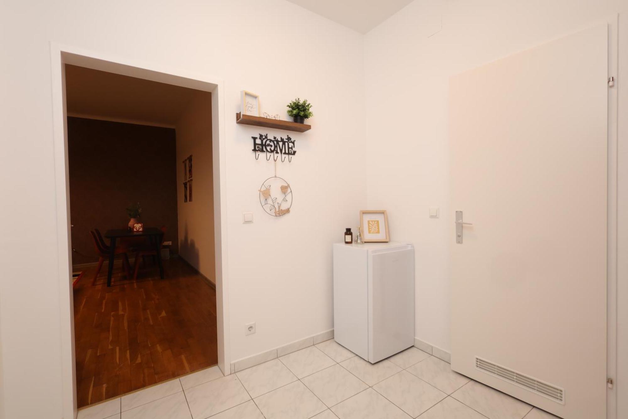 Ruby Holiday Home With Patio Вена Экстерьер фото